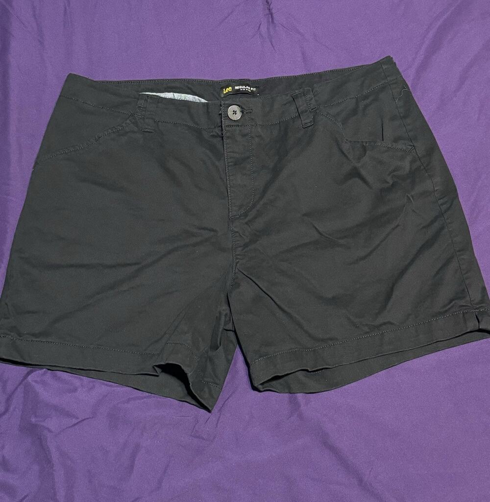 Lee Regular Fit Mid Rise Women’s 16 Black Shorts EUC Plus Size